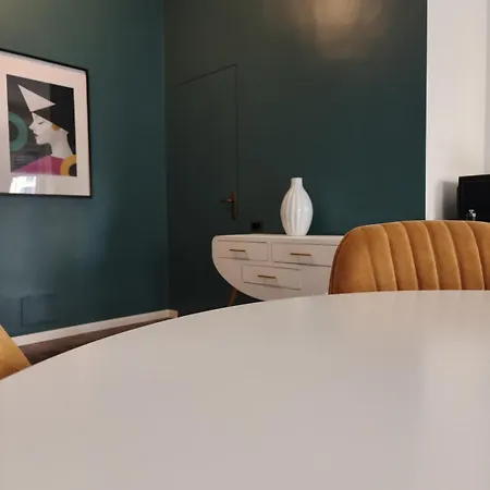 Center Navigli Renewed With Ac, Wifi 800mbits, Metro Link To Airport And Station Apartment